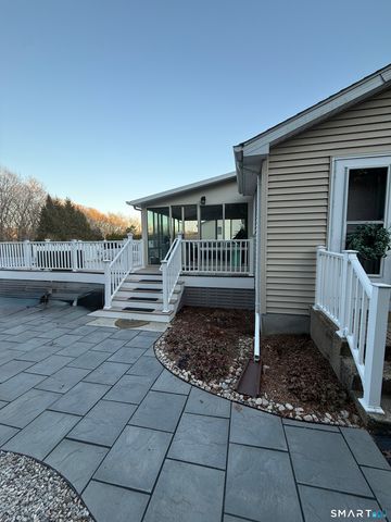 13 Devonshire Drive, Waterford, CT 06385