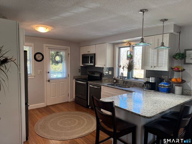 13 Devonshire Drive, Waterford, CT 06385