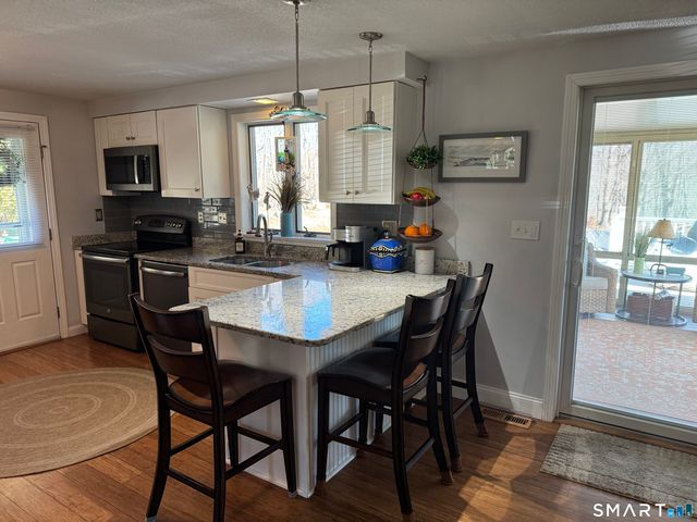 13 Devonshire Drive, Waterford, CT 06385