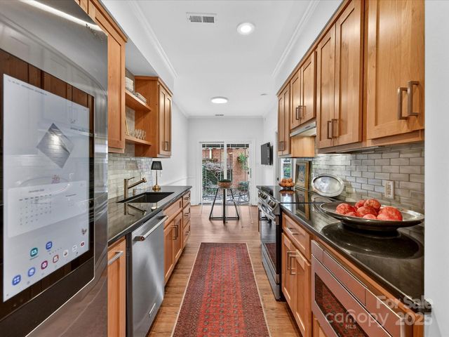 2813 Sharon View Road, Charlotte, NC 28210