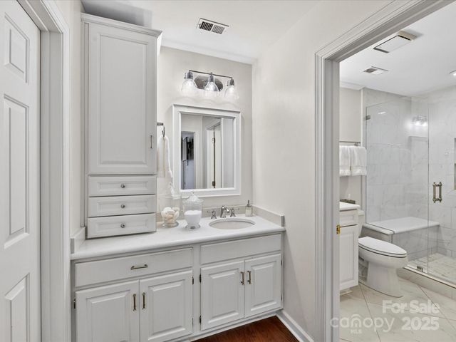 2813 Sharon View Road, Charlotte, NC 28210