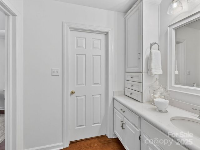 2813 Sharon View Road, Charlotte, NC 28210