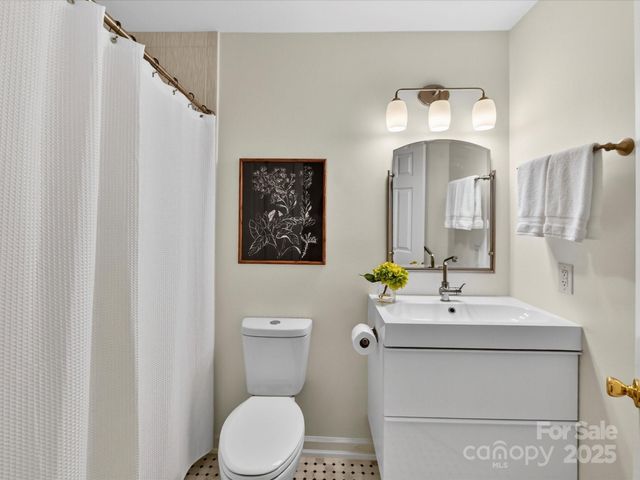 2813 Sharon View Road, Charlotte, NC 28210