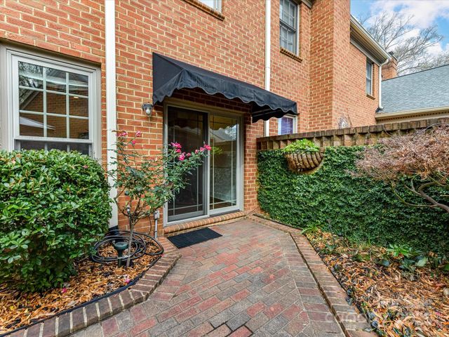 2813 Sharon View Road, Charlotte, NC 28210