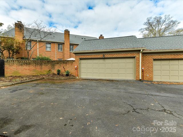2813 Sharon View Road, Charlotte, NC 28210