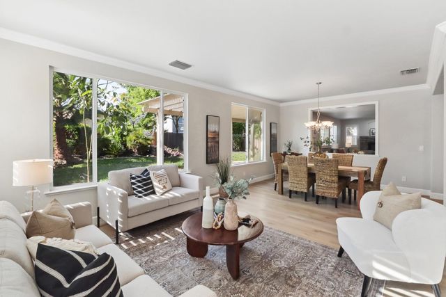 651 Hawkcrest Cir, Sacramento, CA 95835
