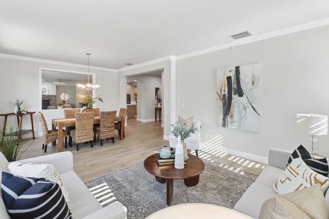 651 Hawkcrest Cir, Sacramento, CA 95835