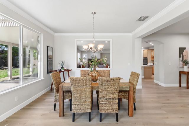 651 Hawkcrest Cir, Sacramento, CA 95835