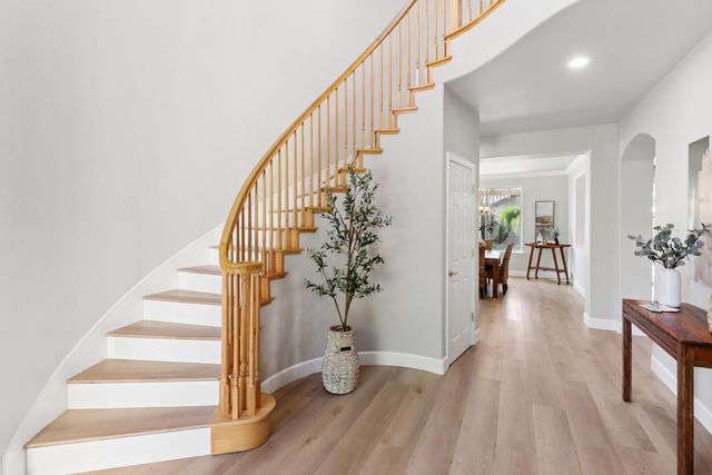 651 Hawkcrest Cir, Sacramento, CA 95835
