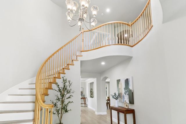 651 Hawkcrest Cir, Sacramento, CA 95835