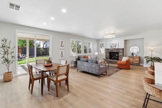 651 Hawkcrest Cir, Sacramento, CA 95835