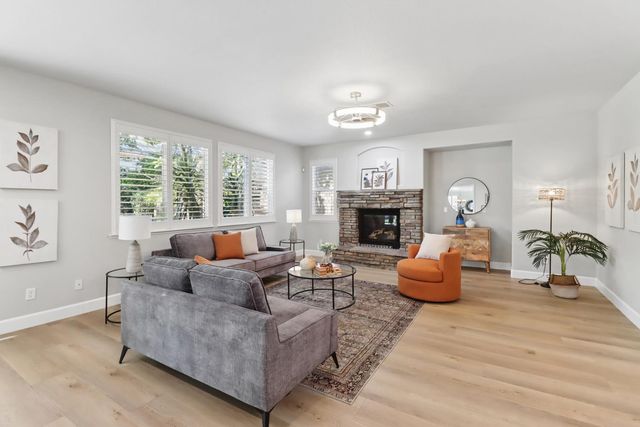 651 Hawkcrest Cir, Sacramento, CA 95835