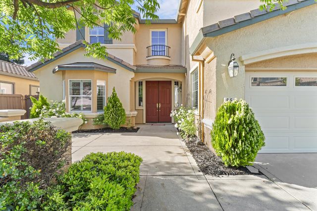 651 Hawkcrest Cir, Sacramento, CA 95835