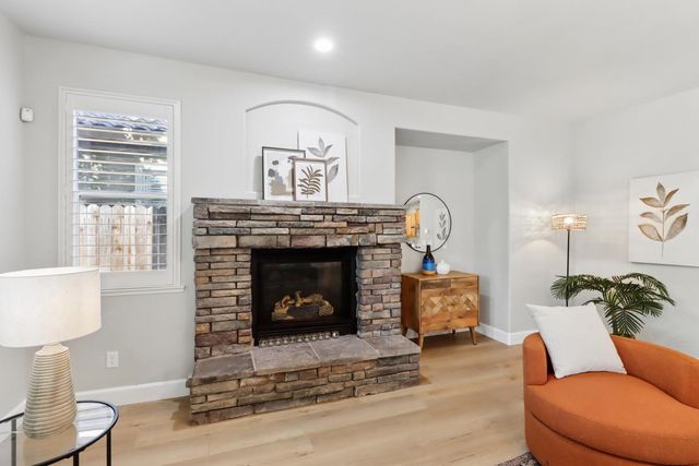 651 Hawkcrest Cir, Sacramento, CA 95835