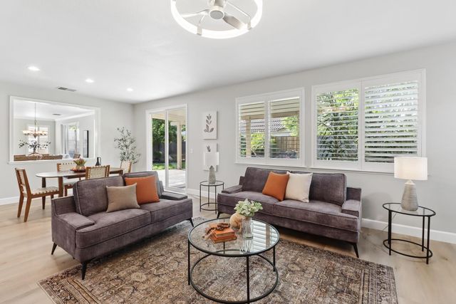 651 Hawkcrest Cir, Sacramento, CA 95835