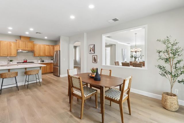 651 Hawkcrest Cir, Sacramento, CA 95835