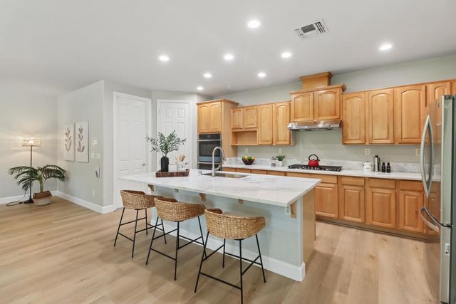 651 Hawkcrest Cir, Sacramento, CA 95835