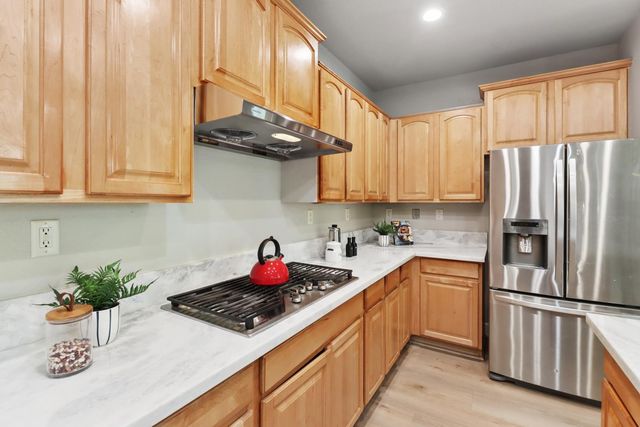 651 Hawkcrest Cir, Sacramento, CA 95835