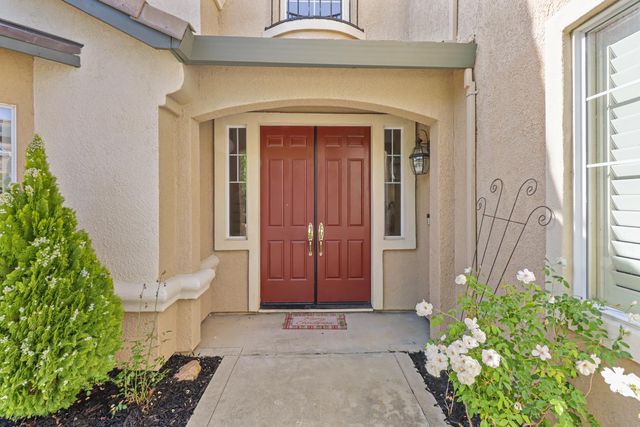 651 Hawkcrest Cir, Sacramento, CA 95835
