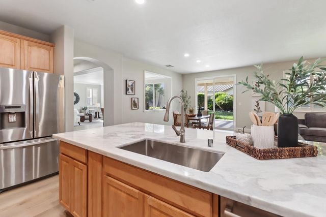 651 Hawkcrest Cir, Sacramento, CA 95835