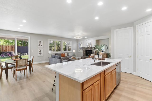 651 Hawkcrest Cir, Sacramento, CA 95835