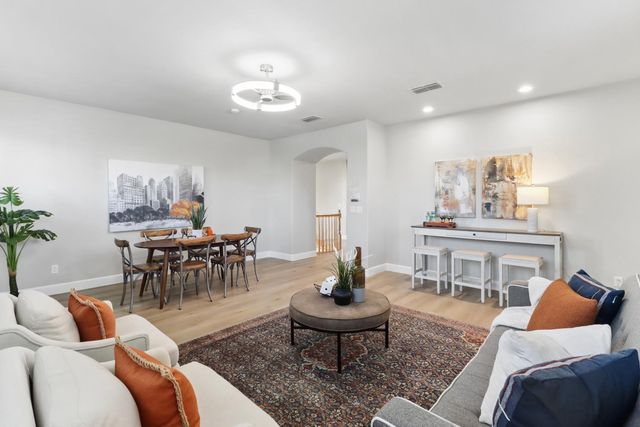 651 Hawkcrest Cir, Sacramento, CA 95835