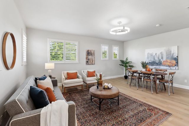 651 Hawkcrest Cir, Sacramento, CA 95835