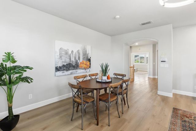 651 Hawkcrest Cir, Sacramento, CA 95835