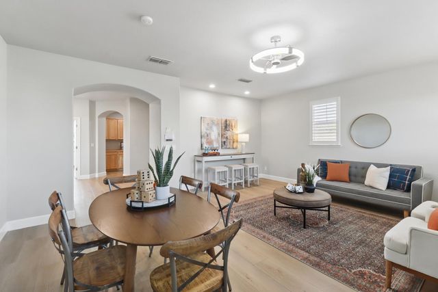 651 Hawkcrest Cir, Sacramento, CA 95835