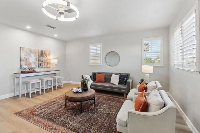 651 Hawkcrest Cir, Sacramento, CA 95835