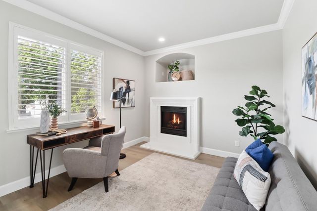 651 Hawkcrest Cir, Sacramento, CA 95835