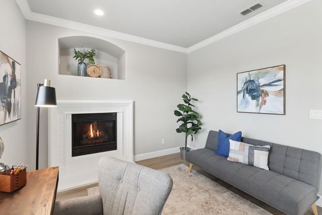 651 Hawkcrest Cir, Sacramento, CA 95835