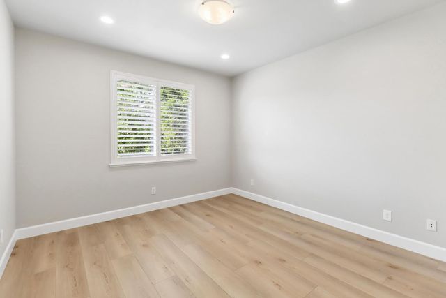 651 Hawkcrest Cir, Sacramento, CA 95835