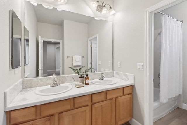 651 Hawkcrest Cir, Sacramento, CA 95835