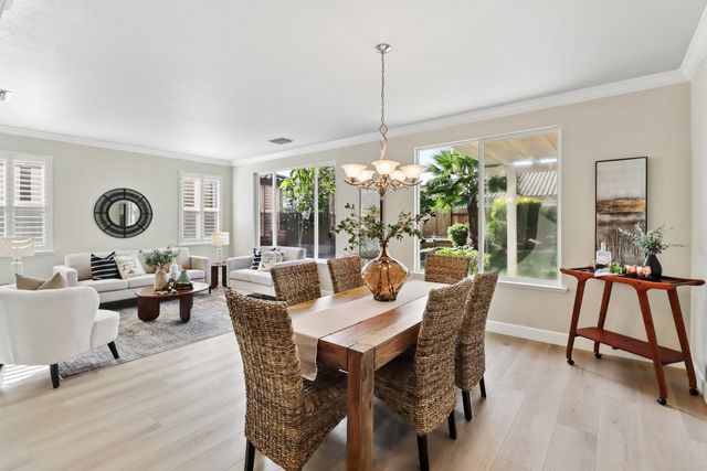 651 Hawkcrest Cir, Sacramento, CA 95835