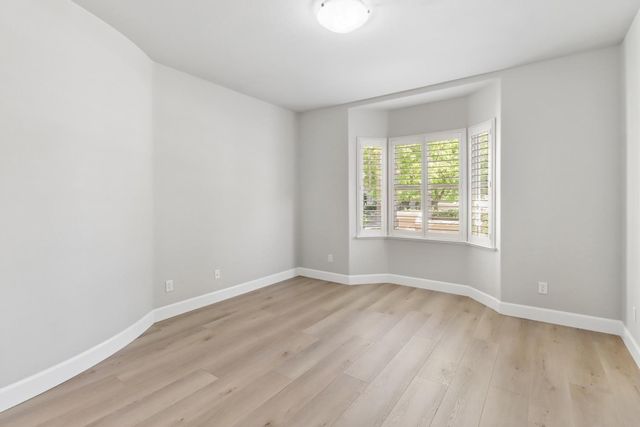651 Hawkcrest Cir, Sacramento, CA 95835