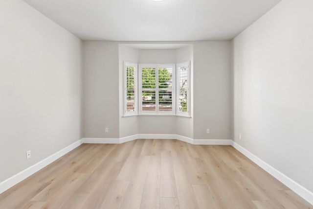 651 Hawkcrest Cir, Sacramento, CA 95835