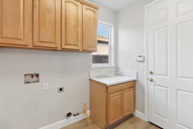 651 Hawkcrest Cir, Sacramento, CA 95835