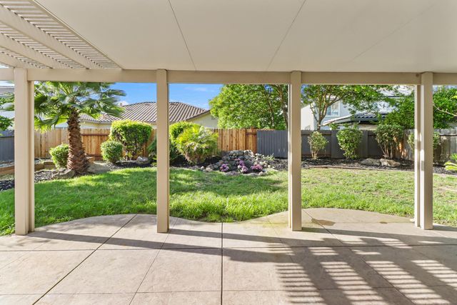 651 Hawkcrest Cir, Sacramento, CA 95835