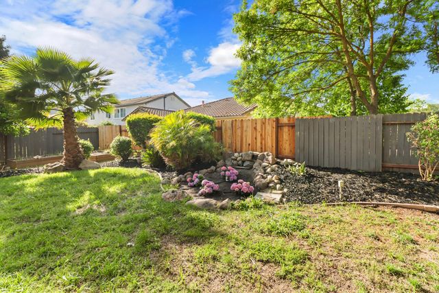 651 Hawkcrest Cir, Sacramento, CA 95835
