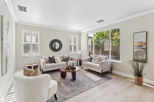 651 Hawkcrest Cir, Sacramento, CA 95835
