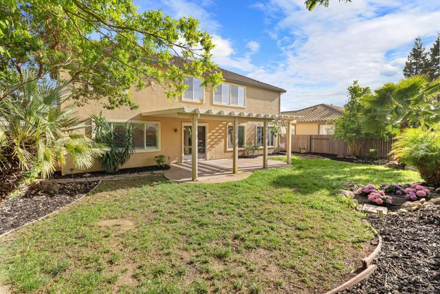651 Hawkcrest Cir, Sacramento, CA 95835