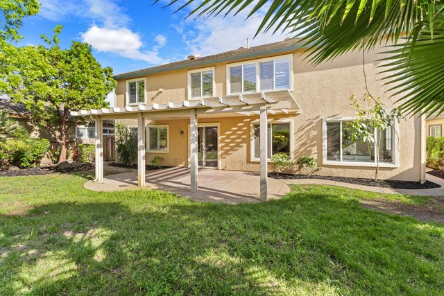 651 Hawkcrest Cir, Sacramento, CA 95835