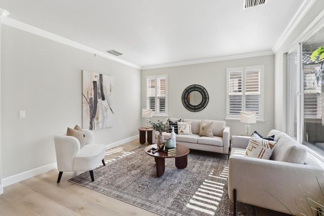 651 Hawkcrest Cir, Sacramento, CA 95835