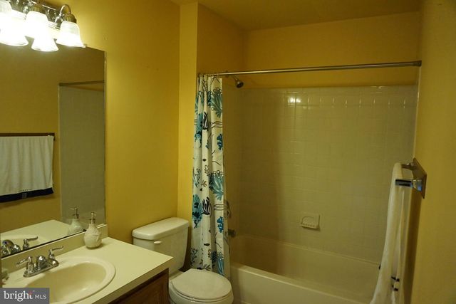 8612 TAMARRON DR, Plainsboro, NJ 08536