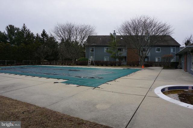 8612 TAMARRON DR, Plainsboro, NJ 08536