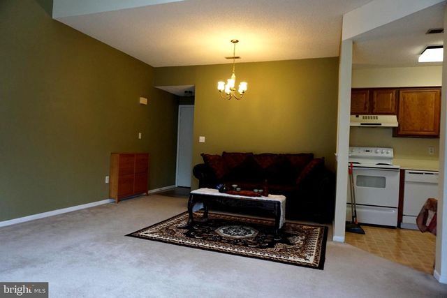 8612 TAMARRON DR, Plainsboro, NJ 08536