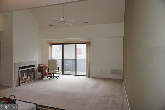 8612 TAMARRON DR, Plainsboro, NJ 08536