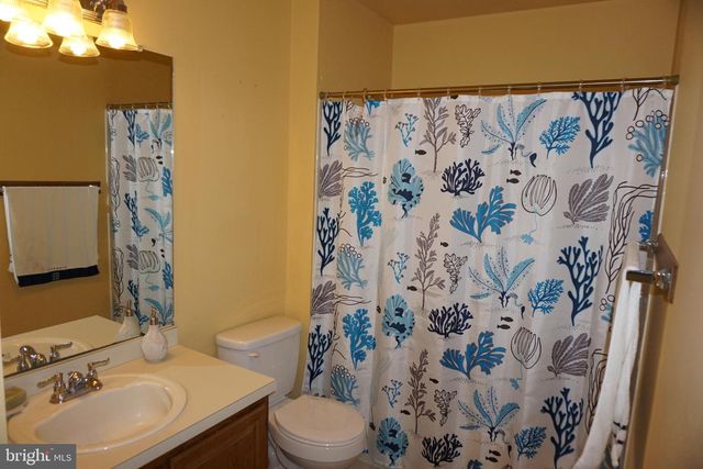 8612 TAMARRON DR, Plainsboro, NJ 08536
