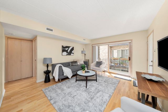 5407 N Milwaukee Avenue 2B, Chicago, IL 60630